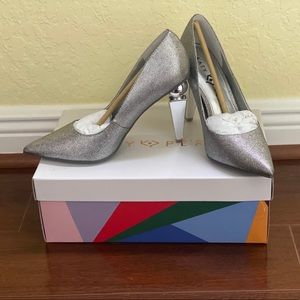 Katy Perry Memphis Pointy Pumps Caviar Silver